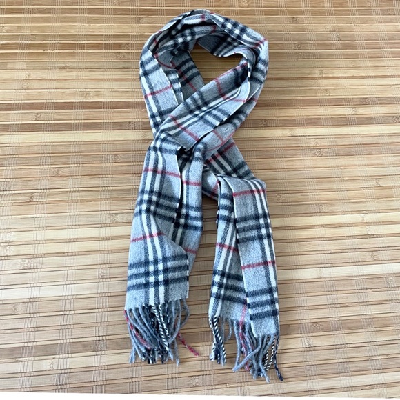 Vintage Burberrys of London Lambswool Scarf - Picture 4 of 5